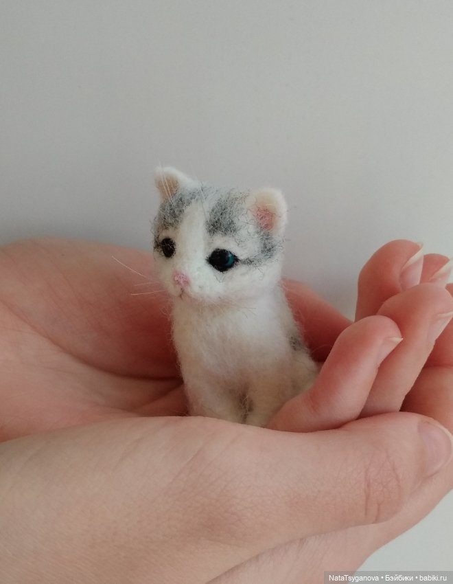 Кукольный котёнок — Валяные игрушки из шерсти: сухое валяние (фото 3)