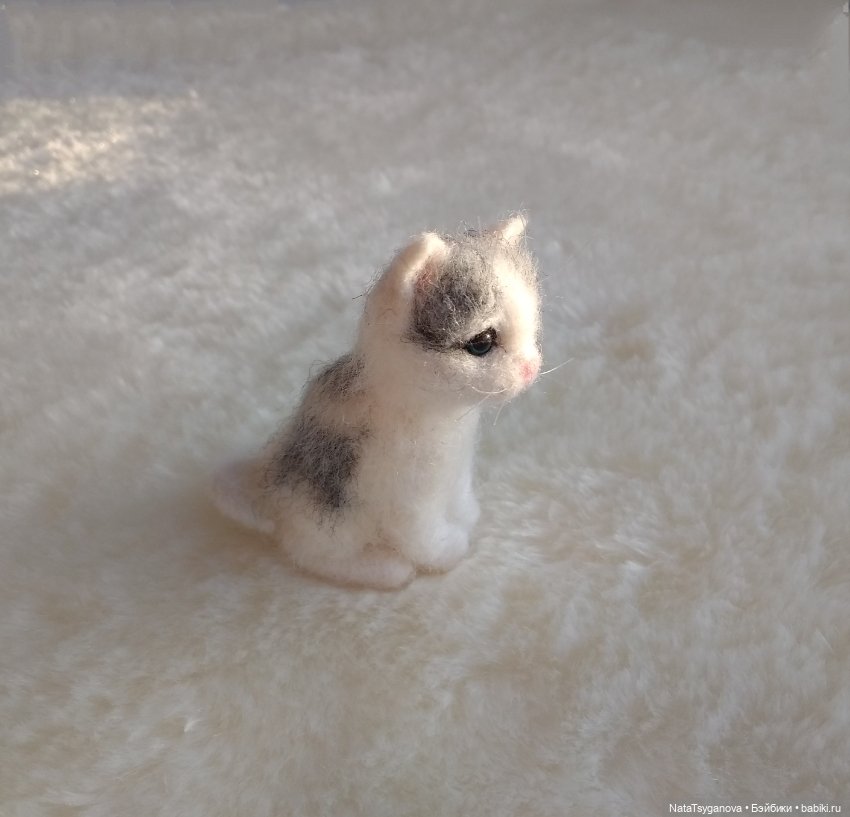 Кукольный котёнок — Валяные игрушки из шерсти: сухое валяние (фото 2)