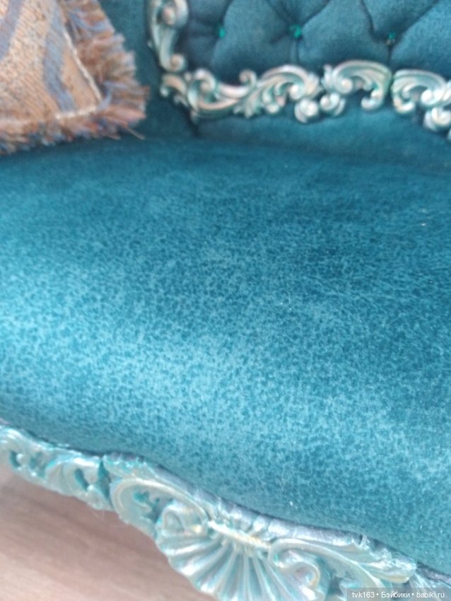 Изумрудный диванчик для кукол от 40см (фото 3)