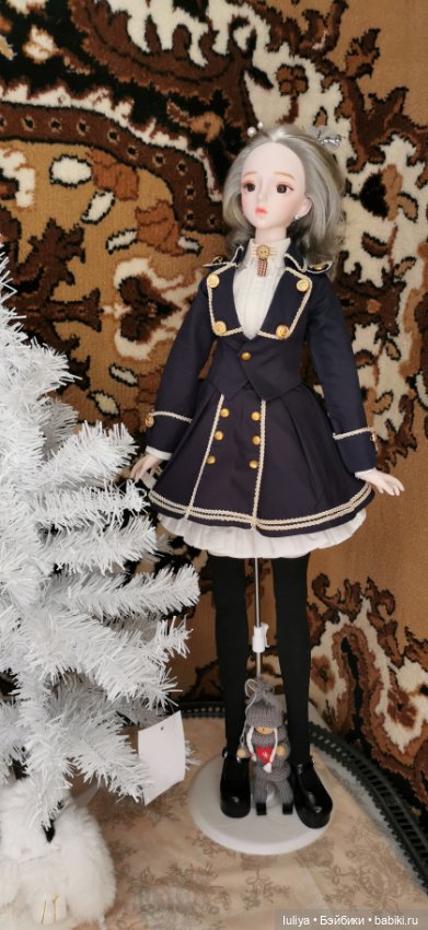 Серебровласка в новом образе