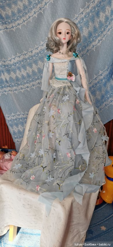 Небесноголубой наряд для Серебровласки