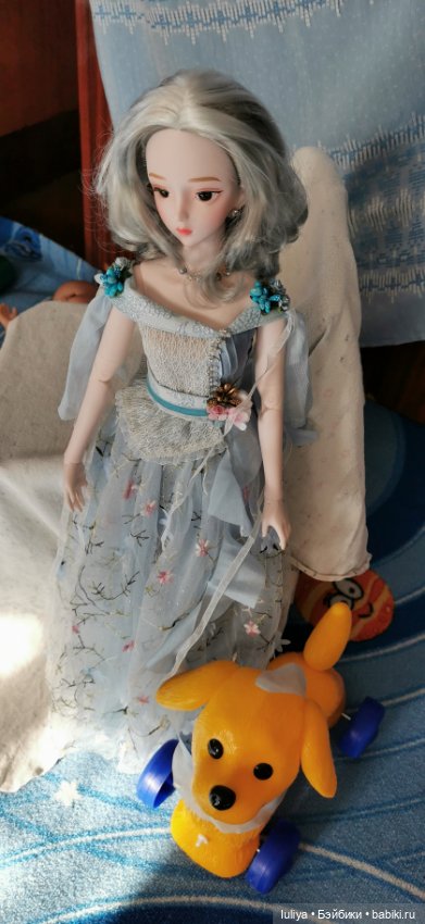 Небесноголубой наряд для Серебровласки