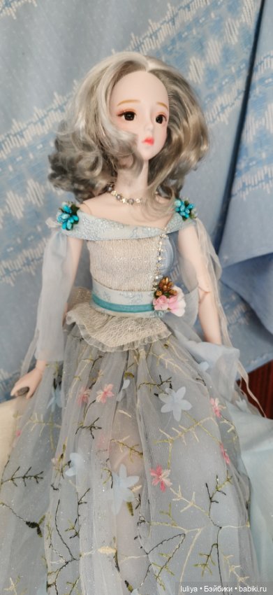 Небесноголубой наряд для Серебровласки