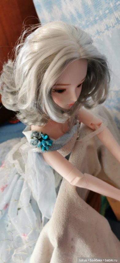 Небесноголубой наряд для Серебровласки