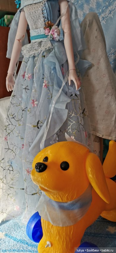 Небесноголубой наряд для Серебровласки