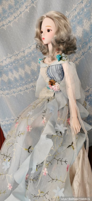 Небесноголубой наряд для Серебровласки