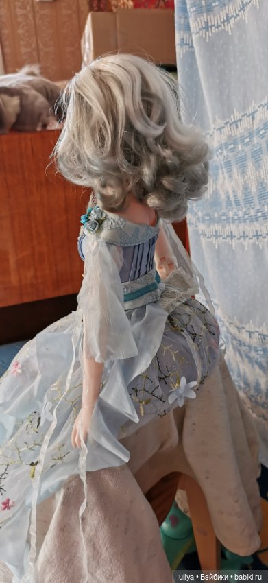 Небесноголубой наряд для Серебровласки