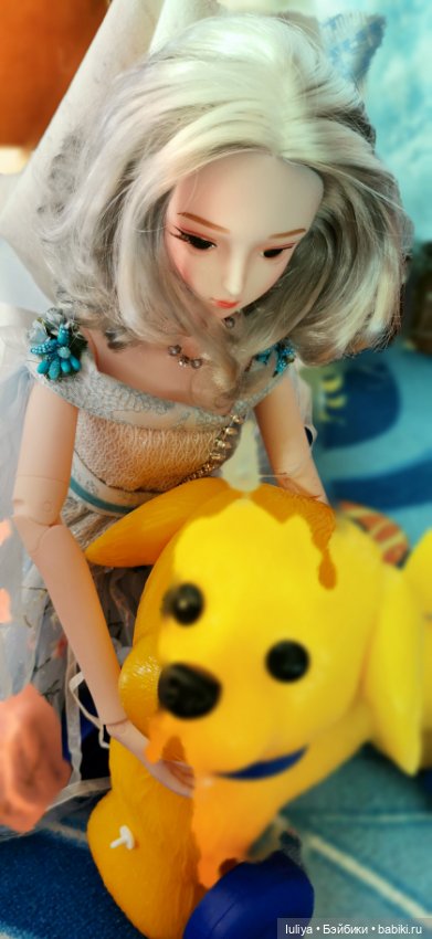 Небесноголубой наряд для Серебровласки