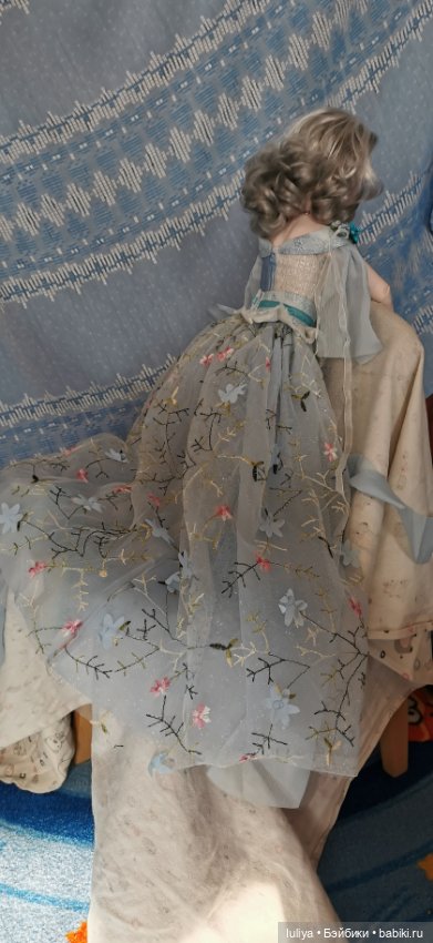 Небесноголубой наряд для Серебровласки