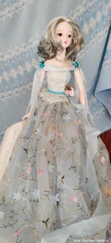 Небесноголубой наряд для Серебровласки