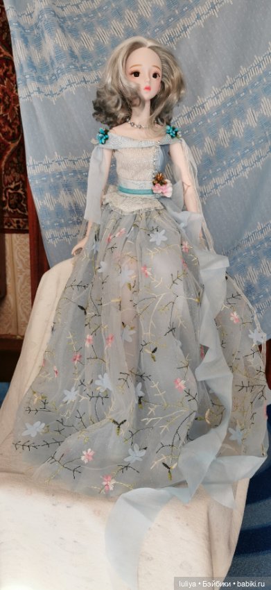 Небесноголубой наряд для Серебровласки