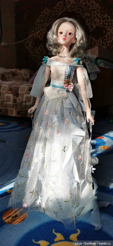 Небесноголубой наряд для Серебровласки