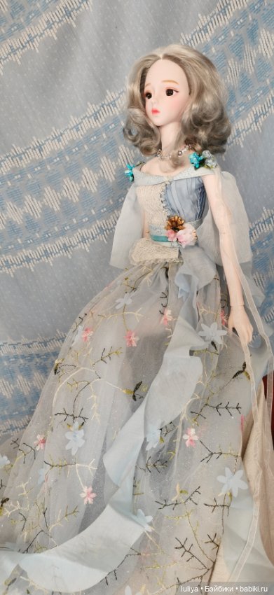 Небесноголубой наряд для Серебровласки