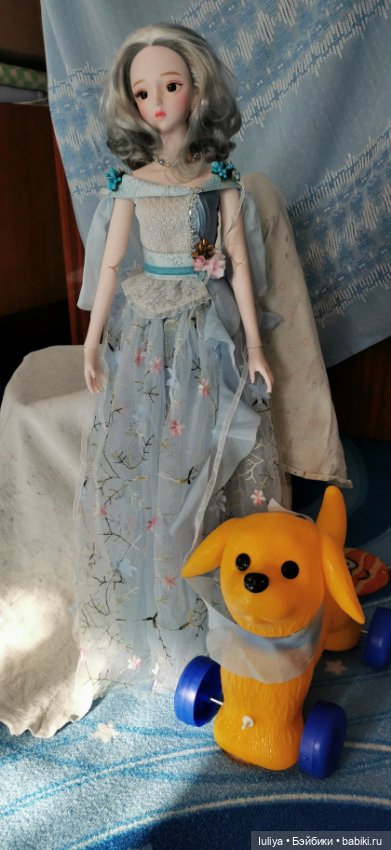 Небесноголубой наряд для Серебровласки