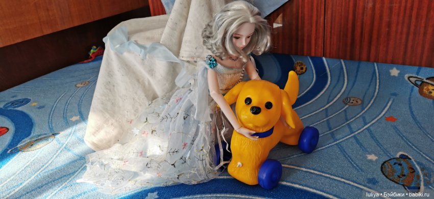 Небесноголубой наряд для Серебровласки