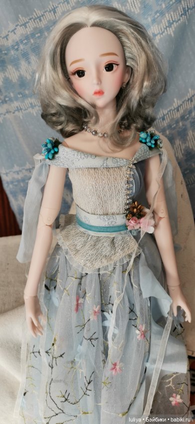 Небесноголубой наряд для Серебровласки