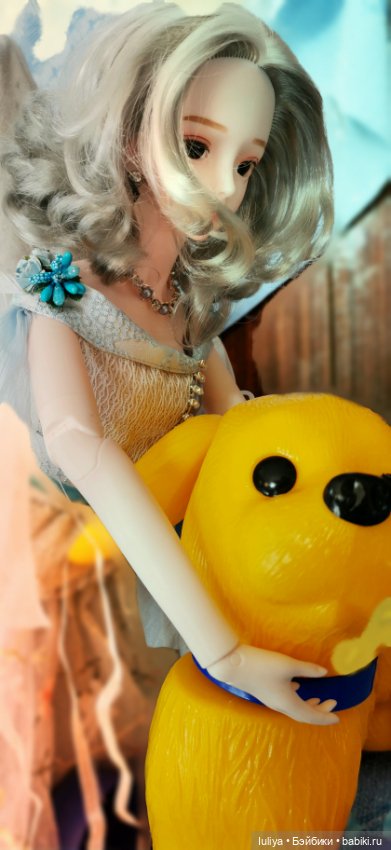 Небесноголубой наряд для Серебровласки