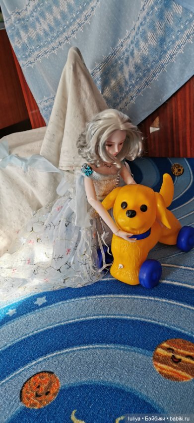 Небесноголубой наряд для Серебровласки