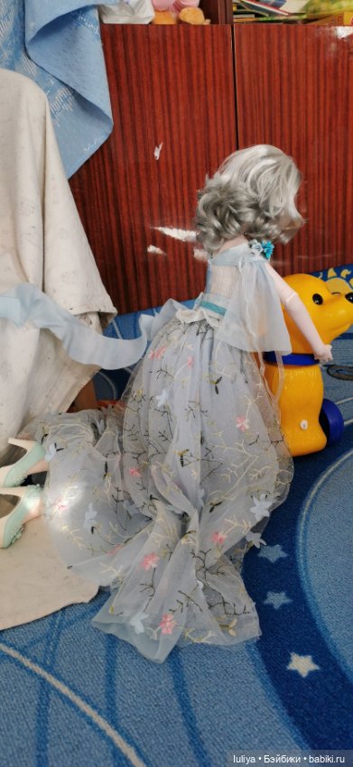 Небесноголубой наряд для Серебровласки