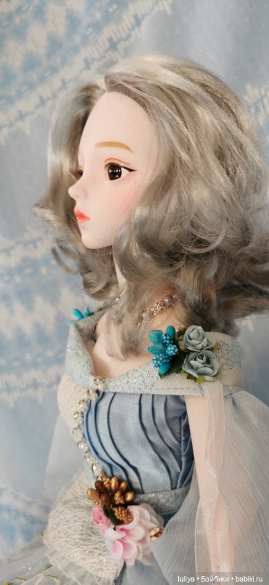 Небесноголубой наряд для Серебровласки