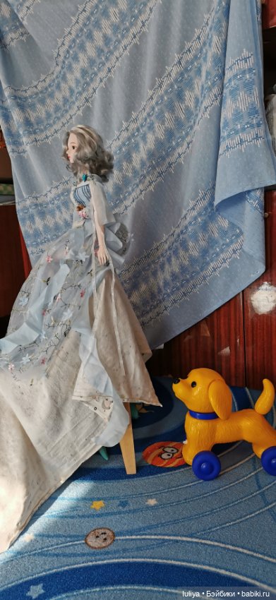 Небесноголубой наряд для Серебровласки