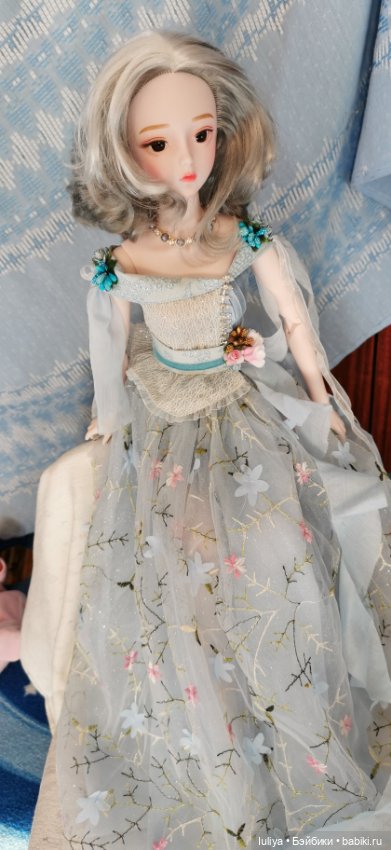 Небесноголубой наряд для Серебровласки