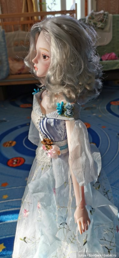 Небесноголубой наряд для Серебровласки