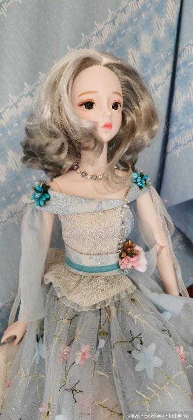 Небесноголубой наряд для Серебровласки