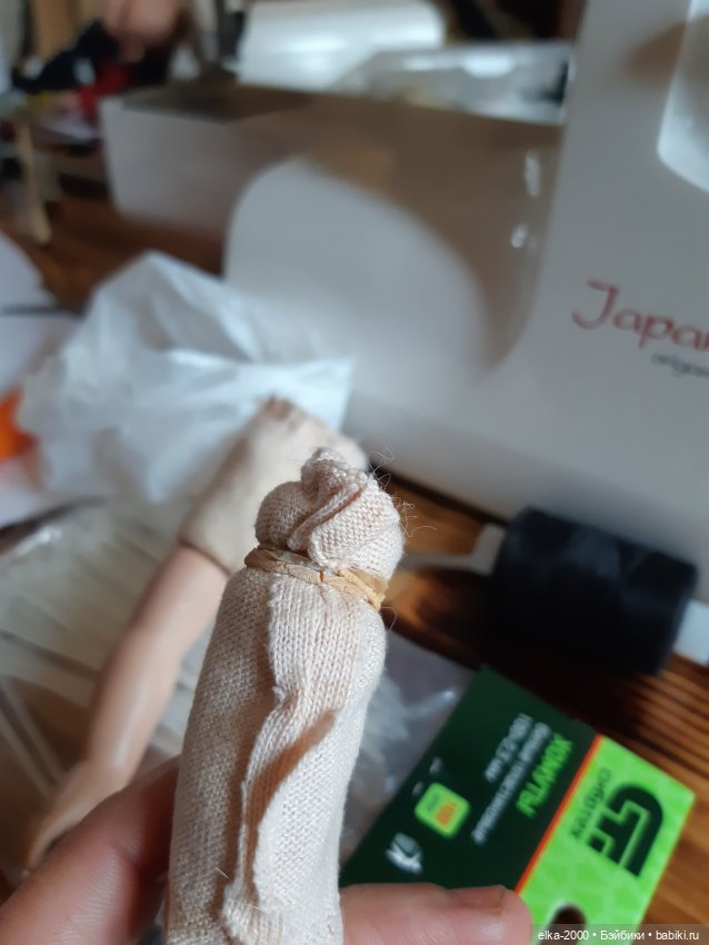 Как убрать остатки клея с головы куклы (фото 5)