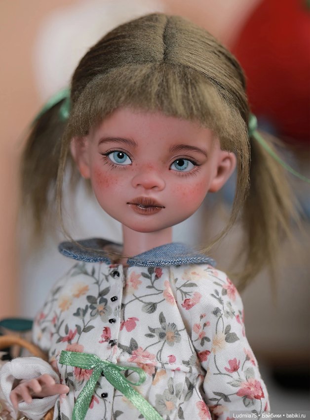 Куколка, похожая на Паола Рейна