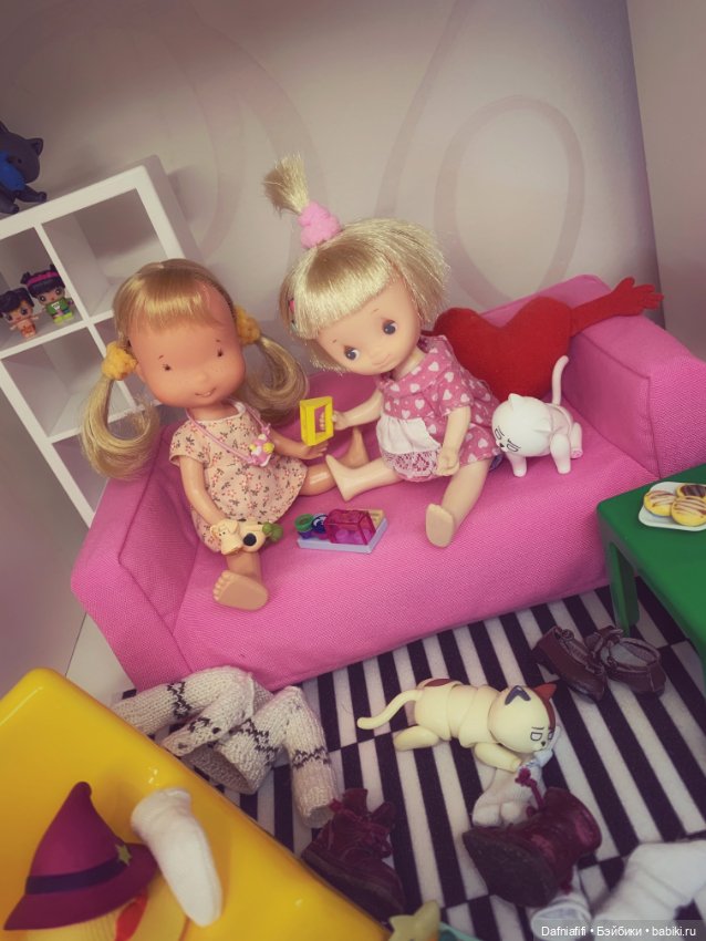 Кнопочка и Пуговка - две подружки, нестарушки