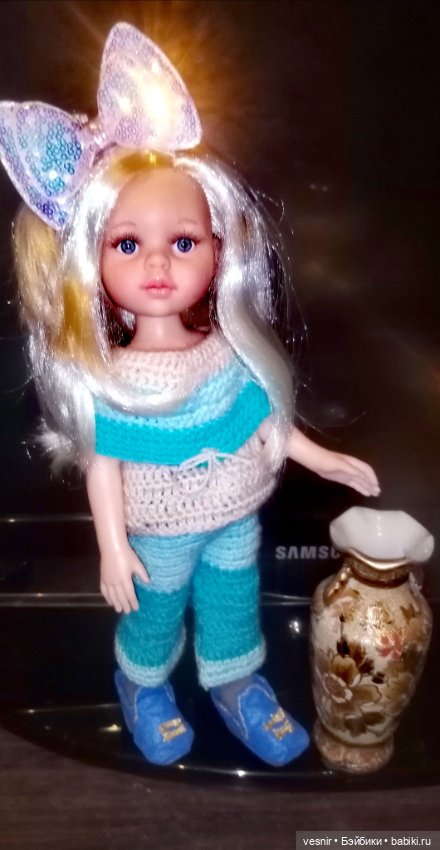 Ангелочек позирует. В доме принц. Мей из библиотеки