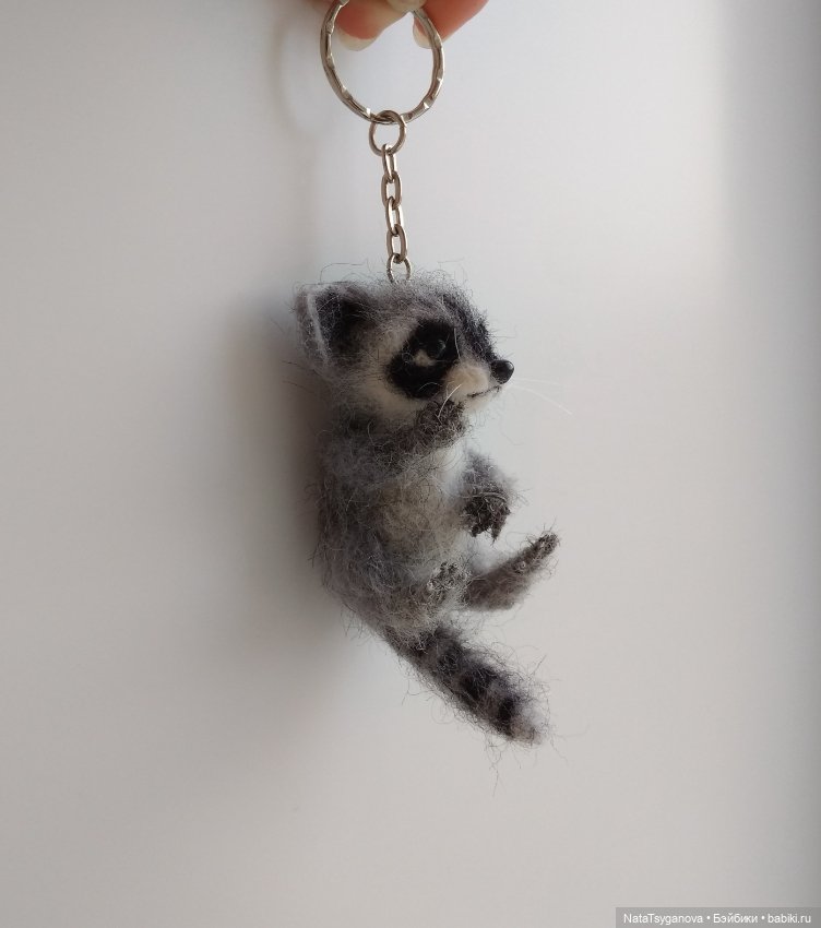 Енотик — Валяные игрушки из шерсти: сухое валяние (фото 3)