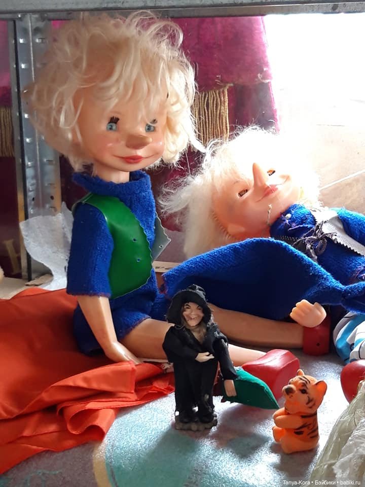 Поход на блошиный рынок — Музеи кукол и фабрики игрушек: фоторепортажи