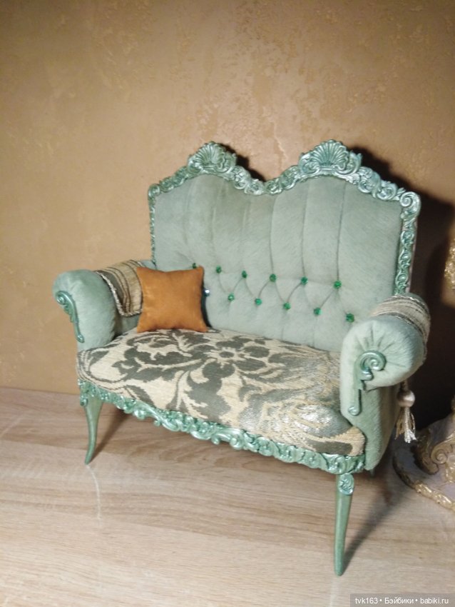 Ещё один диван для кукол в весеннем цвете (фото 3)