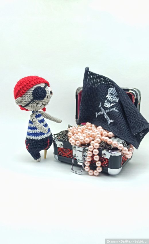 Йо-хо-хо и бутылка рома — Авторские вязаные куклы: интерьерные (фото 9)
