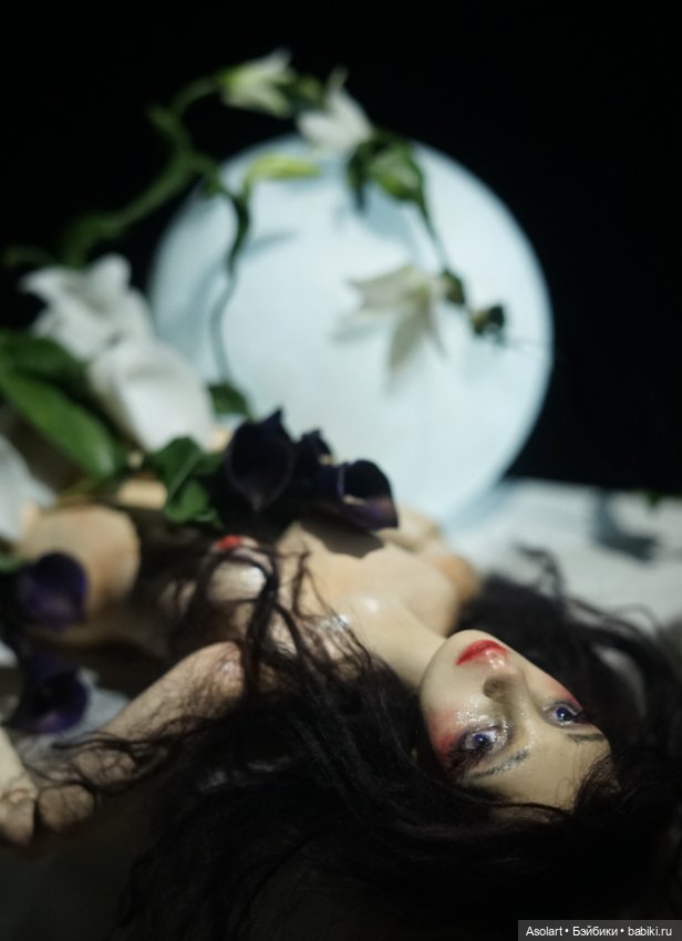 Чёрная фиалка, царевны и демоны