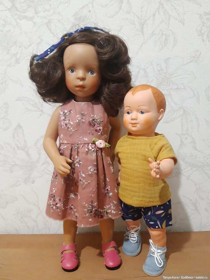 Анаис демонстрирует новое платье