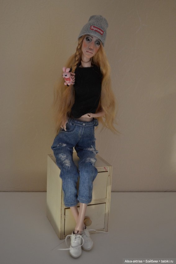 Филиппа в новых джинсах и с ней подружка Лора (фото 6)