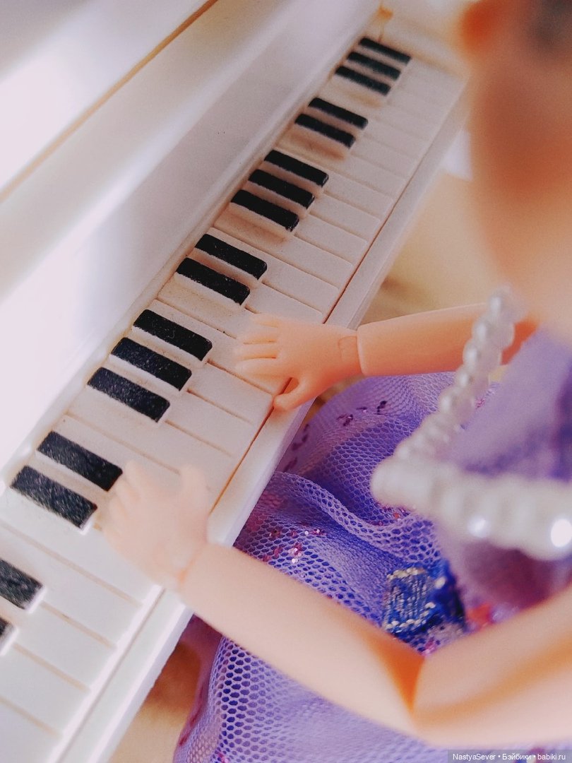 Музыкальная пауза — Куклы Barbie (Барби): Looks (фото 8)