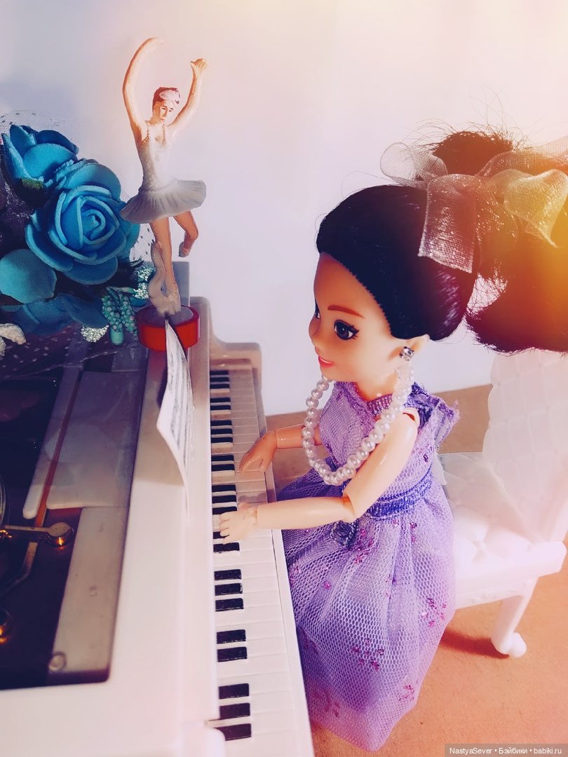 Музыкальная пауза — Куклы Barbie (Барби): Looks (фото 7)