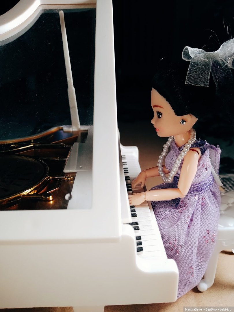Музыкальная пауза — Куклы Barbie (Барби): Looks (фото 4)