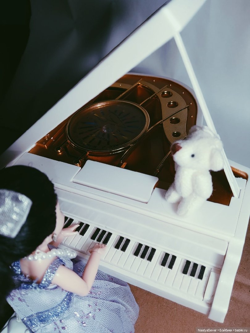 Музыкальная пауза — Куклы Barbie (Барби): Looks (фото 9)