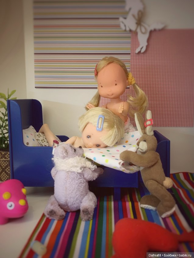 Динозавр раздора или новая мебель для малышек