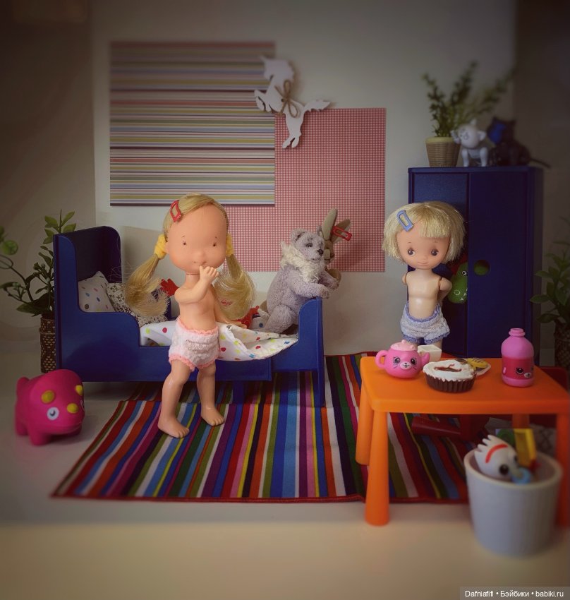 Динозавр раздора или новая мебель для малышек