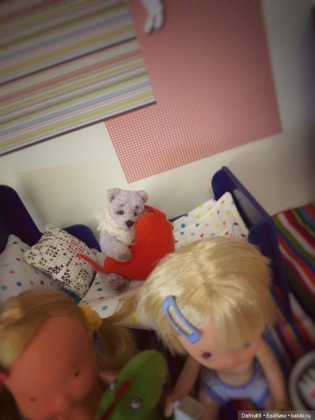 Динозавр раздора или новая мебель для малышек