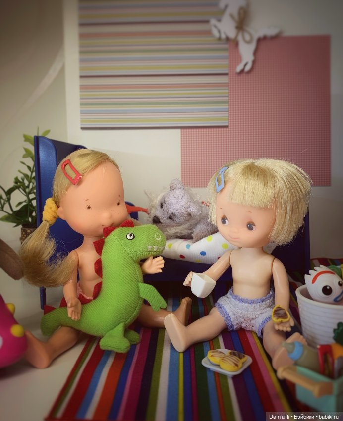 Динозавр раздора или новая мебель для малышек