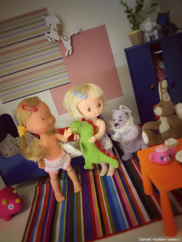 Динозавр раздора или новая мебель для малышек