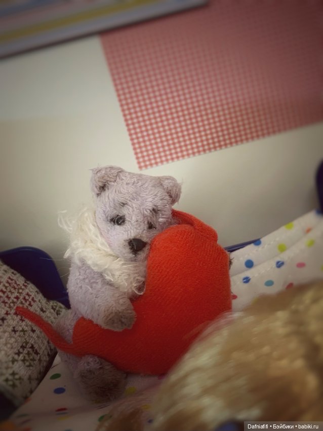 Динозавр раздора или новая мебель для малышек