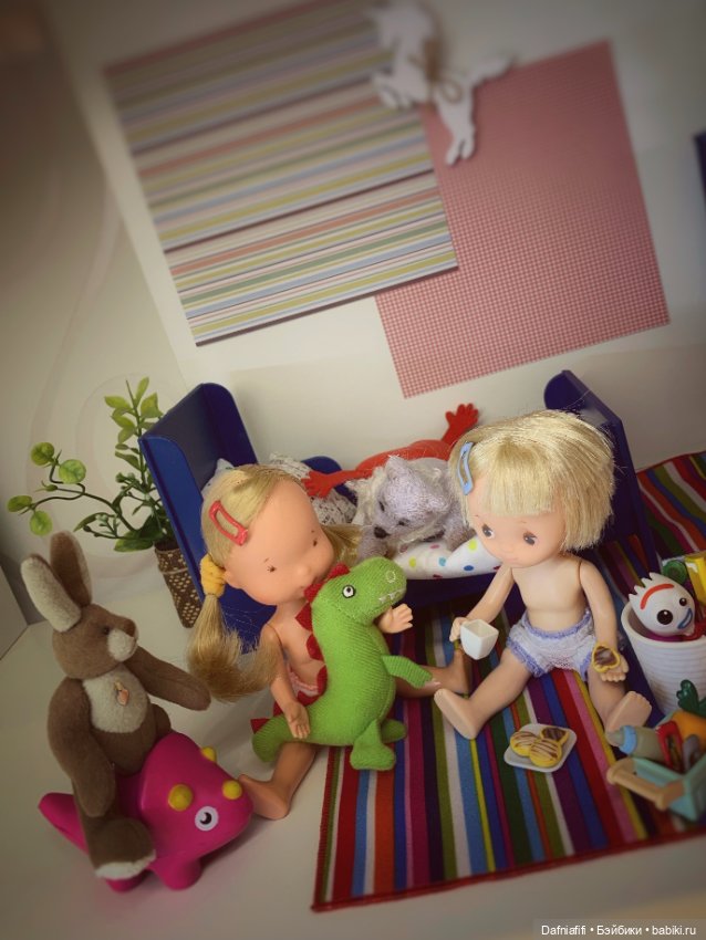 Динозавр раздора или новая мебель для малышек